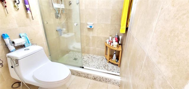 17890 W Dixie Hwy 515, North Miami Beach, FL 33160