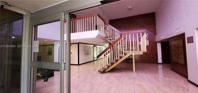 17890 W Dixie Hwy 515, North Miami Beach, FL 33160