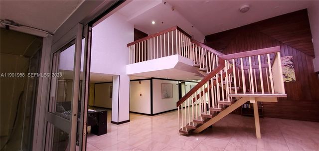 17890 W Dixie Hwy 515, North Miami Beach, FL 33160