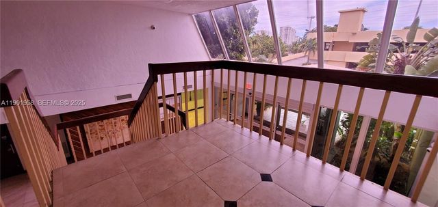 17890 W Dixie Hwy 515, North Miami Beach, FL 33160