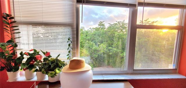 17890 W Dixie Hwy 515, North Miami Beach, FL 33160