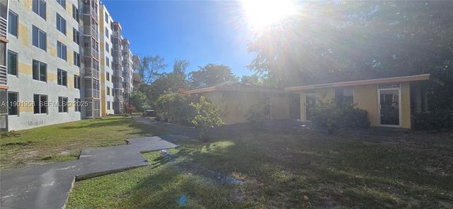 17890 W Dixie Hwy 515, North Miami Beach, FL 33160