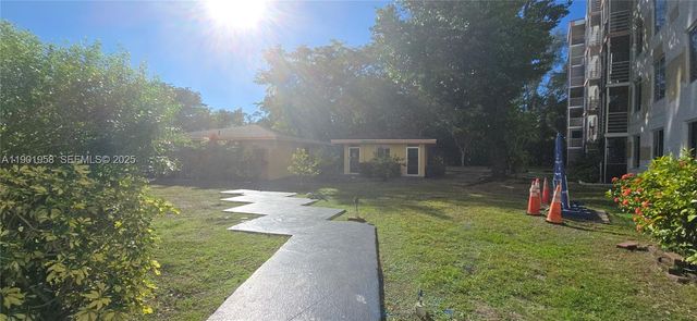 17890 W Dixie Hwy 515, North Miami Beach, FL 33160