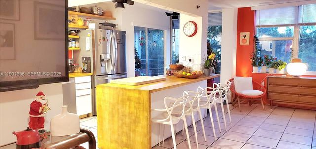 17890 W Dixie Hwy 515, North Miami Beach, FL 33160