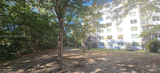 17890 W Dixie Hwy 515, North Miami Beach, FL 33160