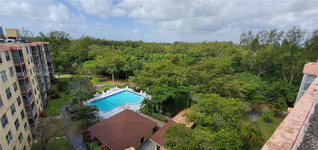 17890 W Dixie Hwy 515, North Miami Beach, FL 33160