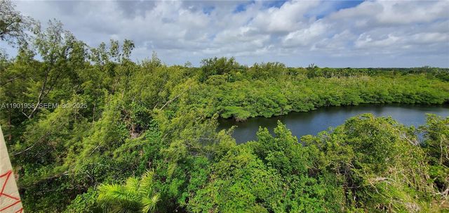 17890 W Dixie Hwy 515, North Miami Beach, FL 33160