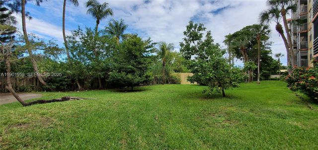 17890 W Dixie Hwy 515, North Miami Beach, FL 33160