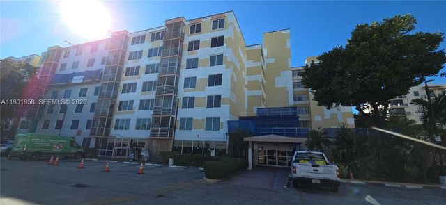 17890 W Dixie Hwy 515, North Miami Beach, FL 33160