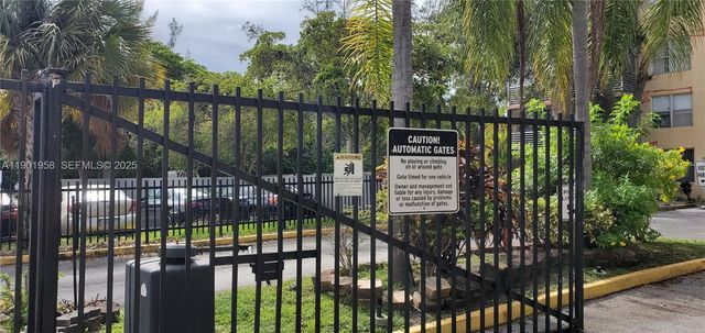 17890 W Dixie Hwy 515, North Miami Beach, FL 33160