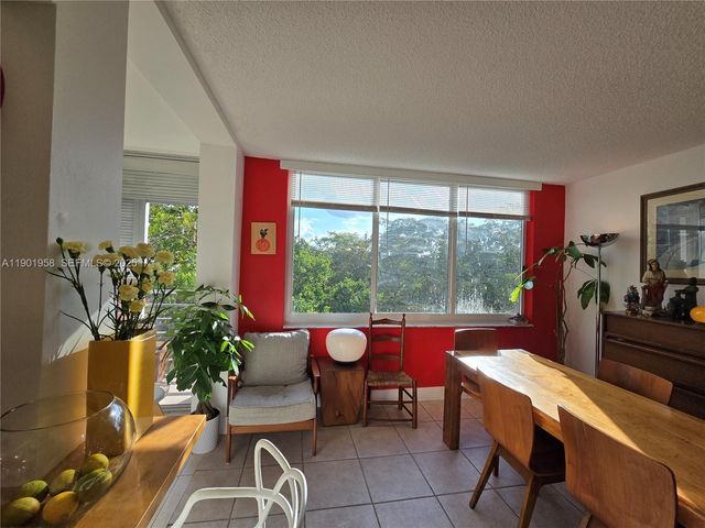 17890 W Dixie Hwy 515, North Miami Beach, FL 33160