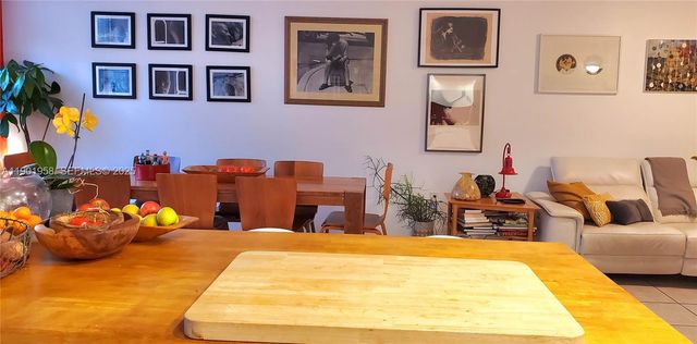 17890 W Dixie Hwy 515, North Miami Beach, FL 33160