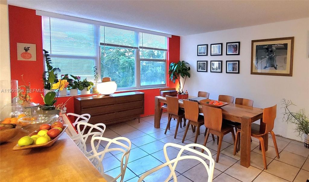 17890 W Dixie Hwy 515, North Miami Beach, FL 33160