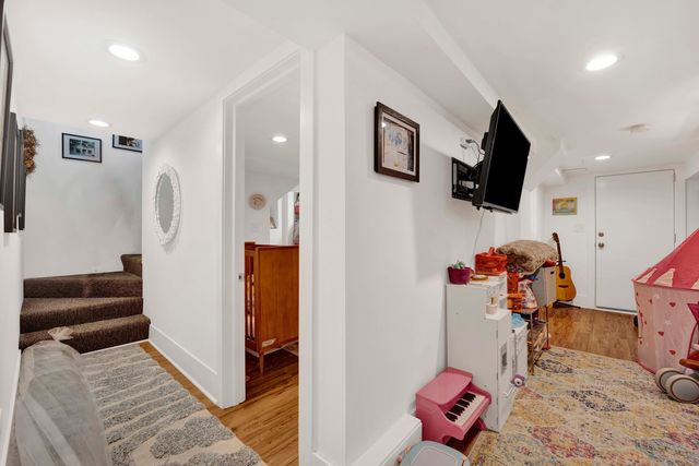 1140 N Winchester Avenue 1F, Chicago, IL 60622