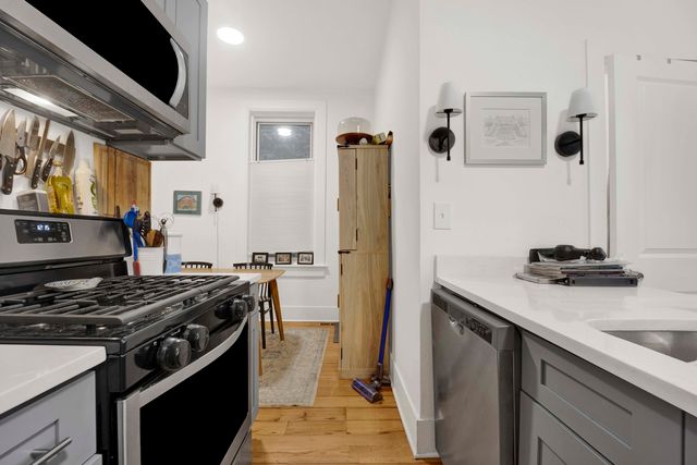 1140 N Winchester Avenue 1F, Chicago, IL 60622