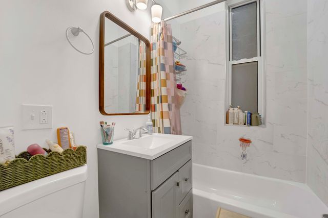 1140 N Winchester Avenue 1F, Chicago, IL 60622