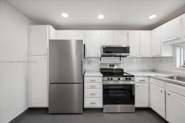 800 S Hollybrook Drive 205, Pembroke Pines, FL 33025