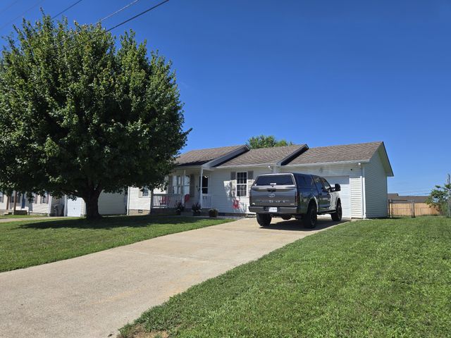 809 Stableford Rd, Oak Grove, KY 42262