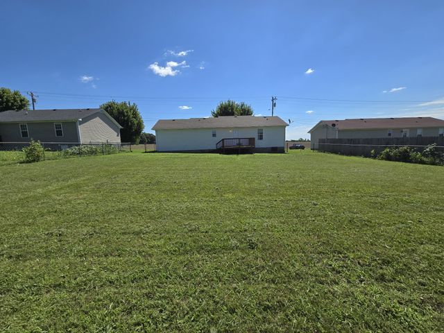 809 Stableford Rd, Oak Grove, KY 42262