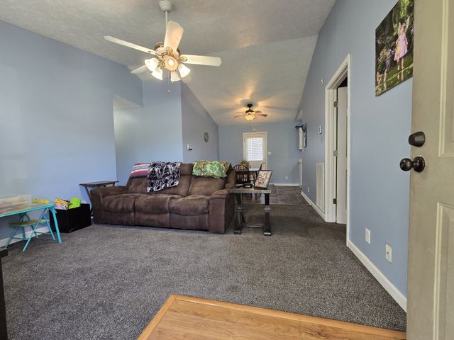 809 Stableford Rd, Oak Grove, KY 42262
