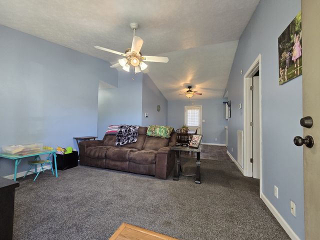 809 Stableford Rd, Oak Grove, KY 42262