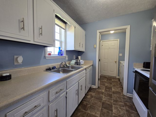 809 Stableford Rd, Oak Grove, KY 42262
