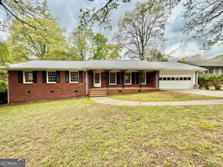 527 Rimrock Trail, Stone Mountain, GA 30083