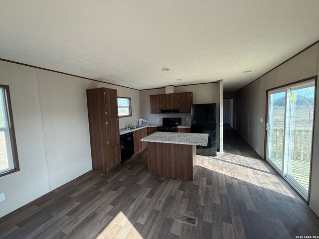 1390 Rendon, Poteet, TX 78065