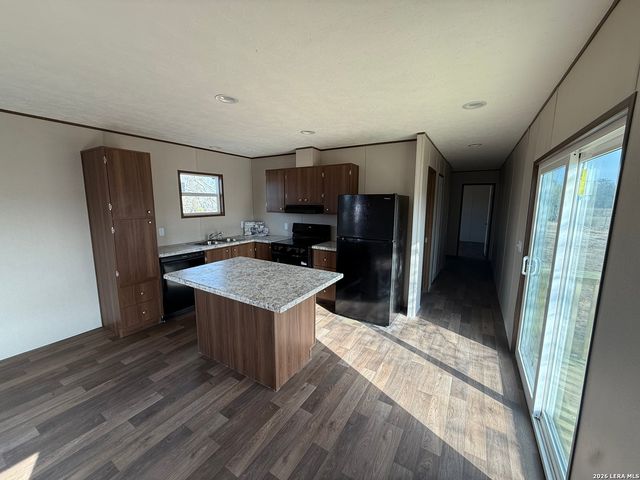 1390 Rendon, Poteet, TX 78065