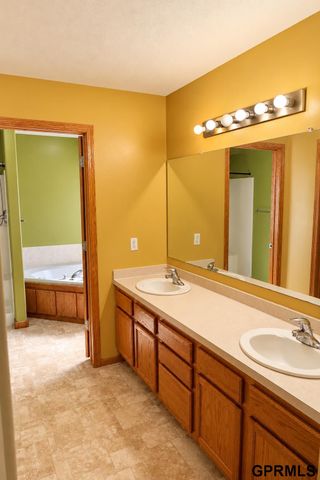 1871 Kennedy Drive, Lincoln, NE 68521
