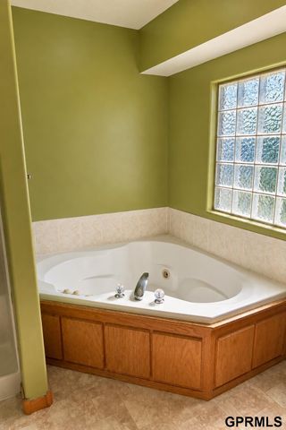 1871 Kennedy Drive, Lincoln, NE 68521