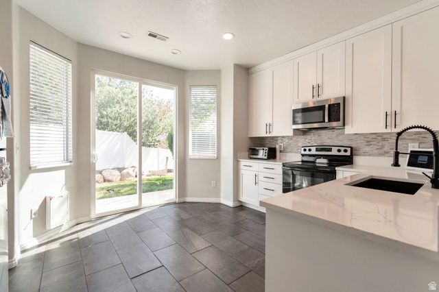 6607 S CEDAR HILL CT, West Jordan, UT 84084