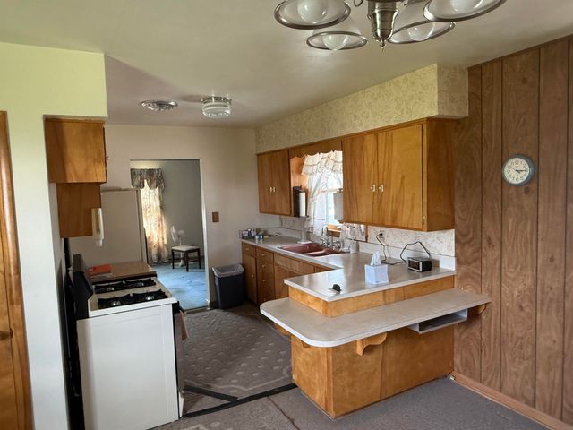 835 Dena St., Waterloo, IA 50702