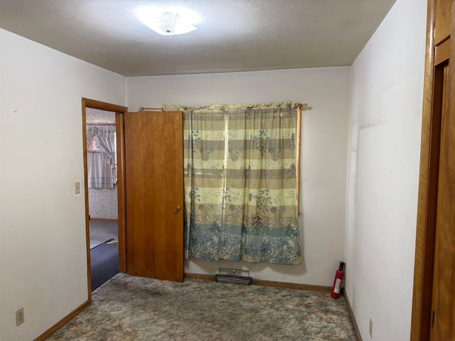 835 Dena St., Waterloo, IA 50702