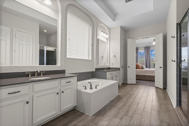 5827 Majestic Harbor Lane, Houston, TX 77365