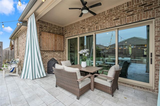 5827 Majestic Harbor Lane, Houston, TX 77365