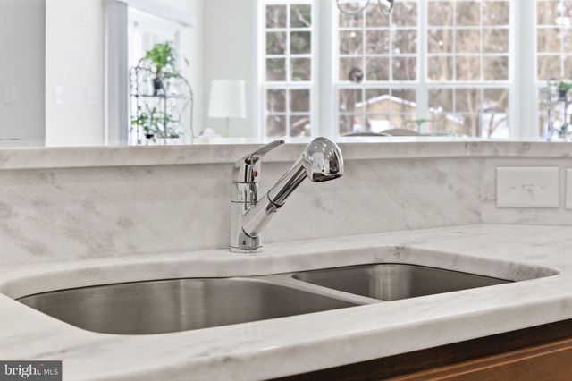 213 CHESTERFIELD DR, Falling Waters, WV 25419