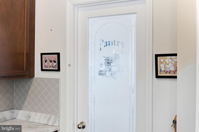 213 CHESTERFIELD DR, Falling Waters, WV 25419