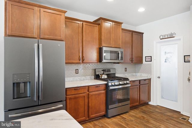 213 CHESTERFIELD DR, Falling Waters, WV 25419