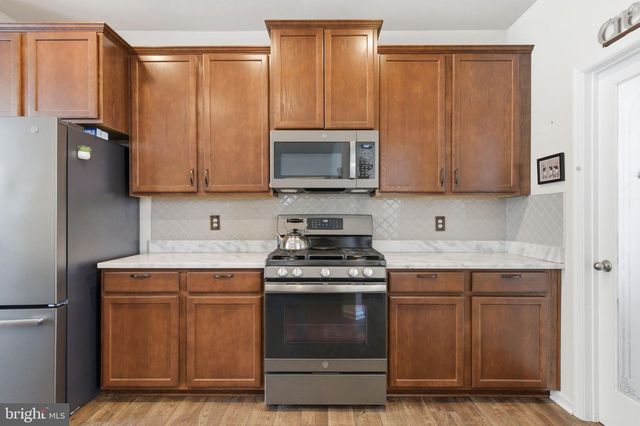 213 CHESTERFIELD DR, Falling Waters, WV 25419