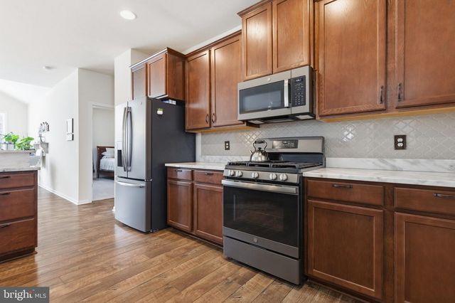 213 CHESTERFIELD DR, Falling Waters, WV 25419