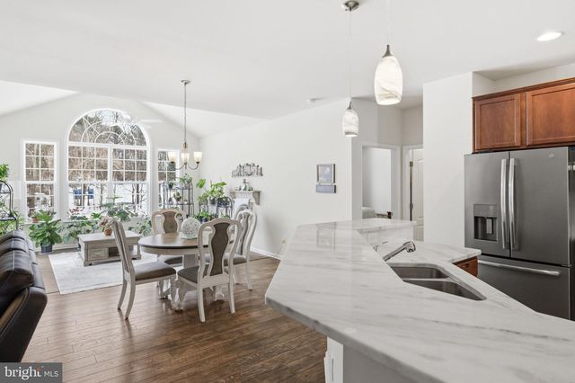 213 CHESTERFIELD DR, Falling Waters, WV 25419