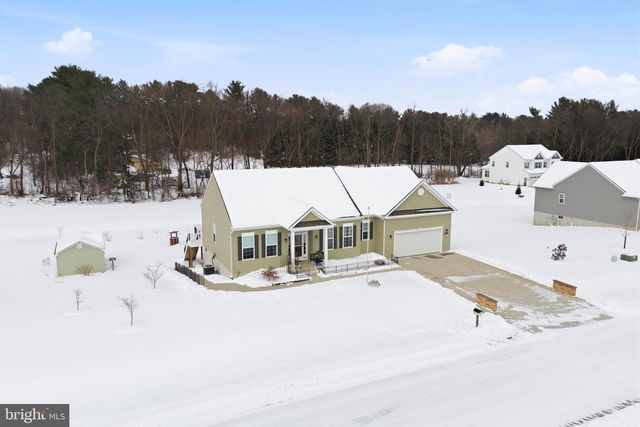 213 CHESTERFIELD DR, Falling Waters, WV 25419