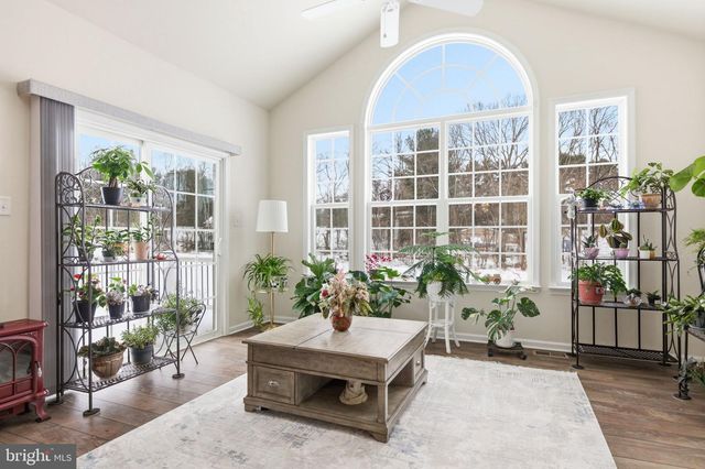 213 CHESTERFIELD DR, Falling Waters, WV 25419