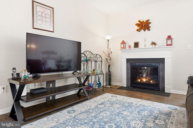 213 CHESTERFIELD DR, Falling Waters, WV 25419