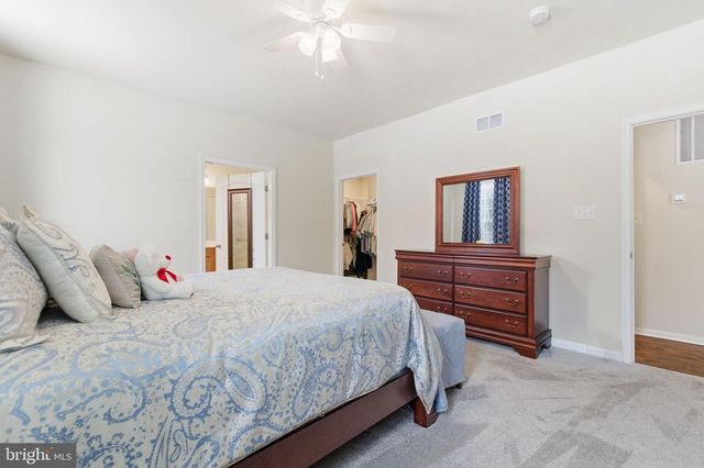 213 CHESTERFIELD DR, Falling Waters, WV 25419