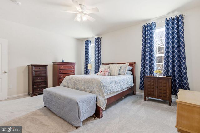 213 CHESTERFIELD DR, Falling Waters, WV 25419