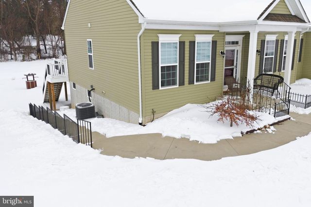 213 CHESTERFIELD DR, Falling Waters, WV 25419