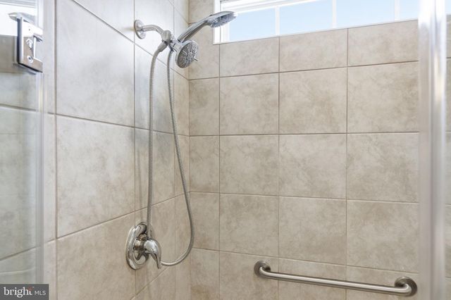 213 CHESTERFIELD DR, Falling Waters, WV 25419