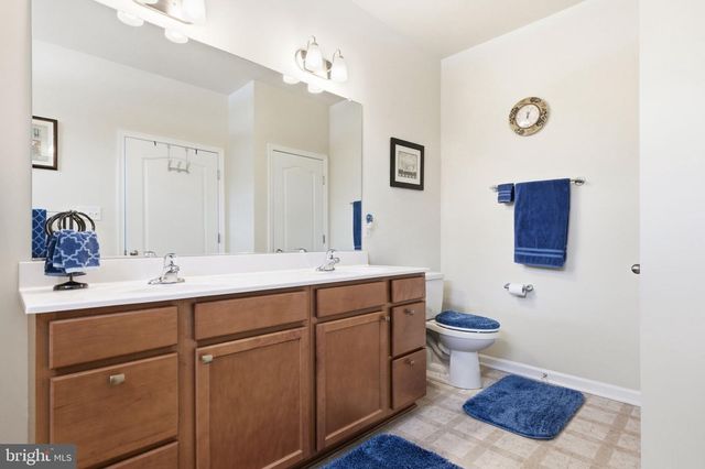 213 CHESTERFIELD DR, Falling Waters, WV 25419